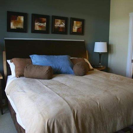 Painted Boat Resort Spa And Marina Madeira Park Kamer foto